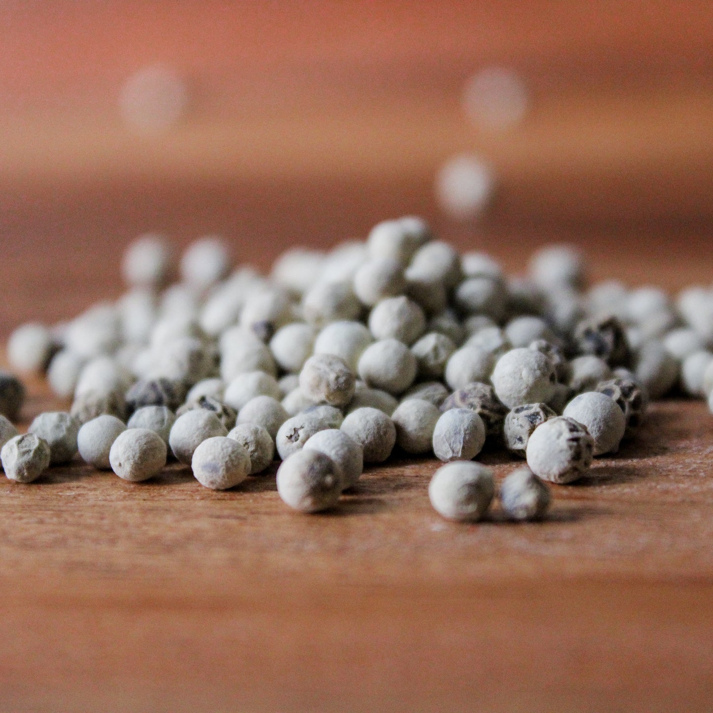 white peppercorns [whole]